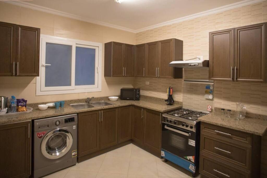 Parkside Boutique 3 Bbr Serviced Apartment - Ocean Blue - Near Airport Kairo Exterior foto