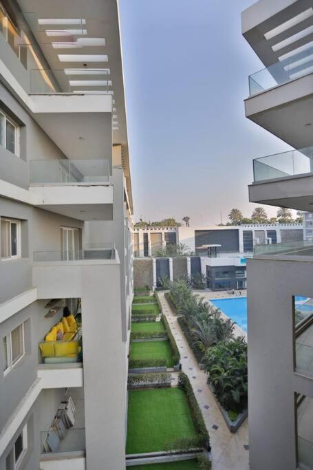 Parkside Boutique 3 Bbr Serviced Apartment - Ocean Blue - Near Airport Kairo Exterior foto