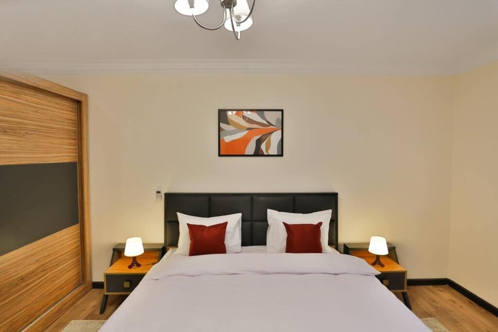 Parkside Boutique 3 Bbr Serviced Apartment - Ocean Blue - Near Airport Kairo Exterior foto